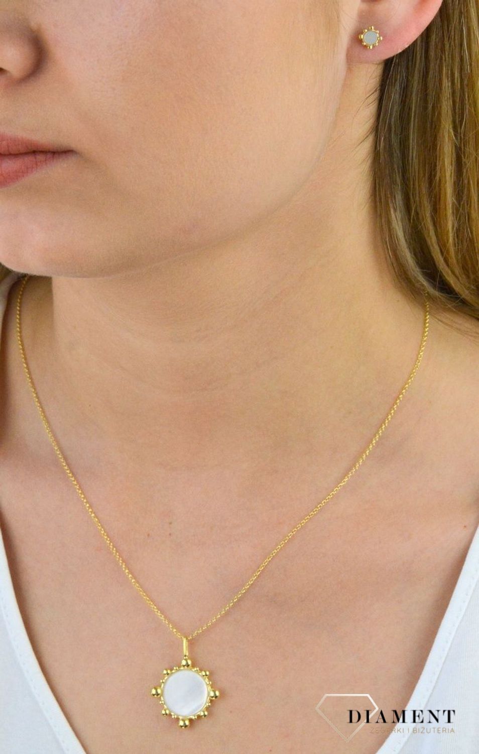 Medalion pozłacany Essme z masą perłową DZN414 MPB Z.  Naszyjnik srebrny pozłacany. Naszyjnik pozłacany kółko z masą perłową. Naszyjnik idealny pomysł na prezent dla każdej kobie.jpg